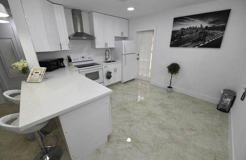 Poinsettia Heights Apartment | ♚The CHIC Apt♚2BR|Near Beach|Port|Airport|Las Olas