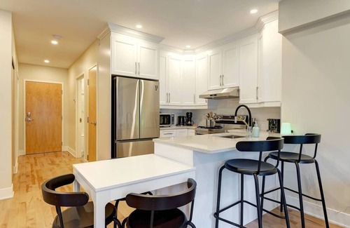 Plateau Mont Royal House | The Chic Condo in Plateau ♫ AC & Amazing Location