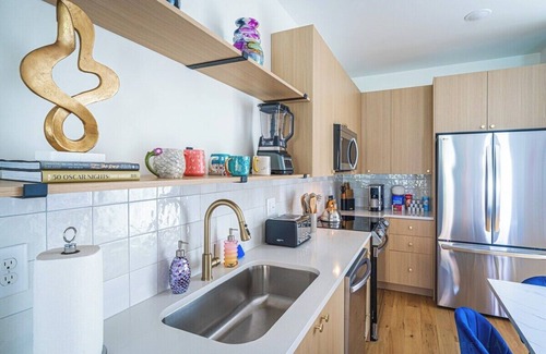 Highland Park House | The Chic Escape | Mini Golf | Luxe Hot Tub | Games