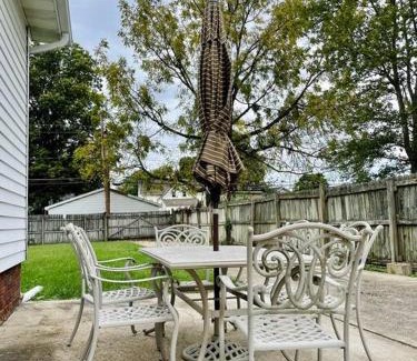 Evansville Apartment | The Chic Shack/Centrally Located 2BR/1BA Home