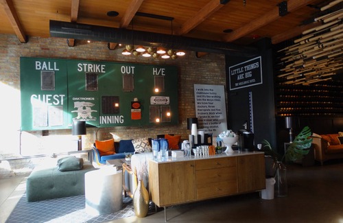 Lakeview Hotel | The Chicago Hotel Collection - Wrigleyville