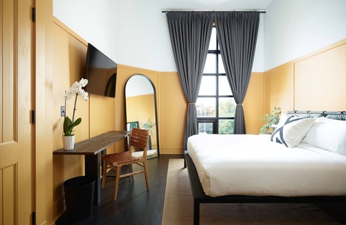 Lakeview Hotel | The Chicago Hotel Collection - Wrigleyville