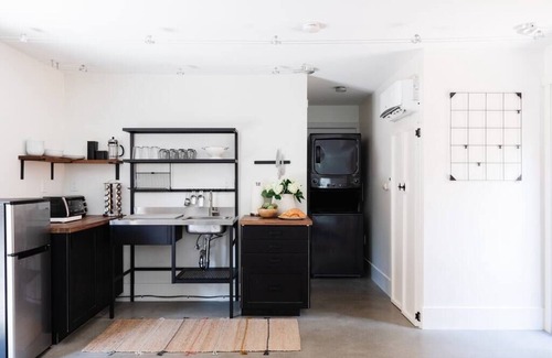 Chico House | | The Chico Casita | Newly Built Downtown Studio |
