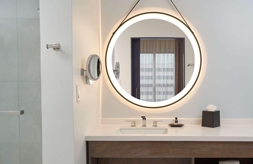 The Galleria Hotel | The Chifley Houston, Tapestry Collection by Hilton