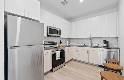 Aurora Apartment | The Chill Zone - Pet Friendly!