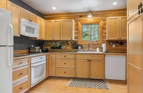 Alanson Cabin | The Chippewa House: 2 BR, 2.5 BA in Alanson, Sleeps 6