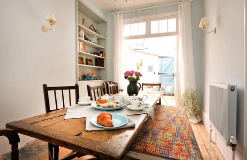 Aldeburgh House | The Chocolate-Box * Aldeburgh