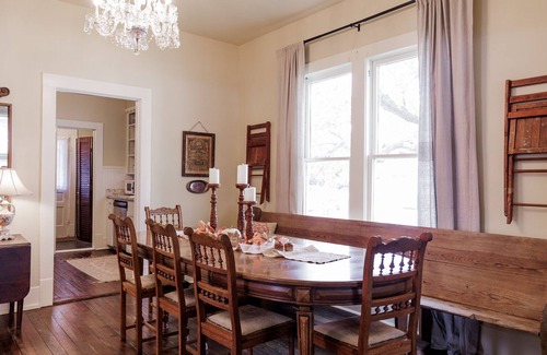 Brenham House | The Church House⭐️⭐️⭐️⭐️⭐️ 3 Bd 2 B 20 min to Round Top