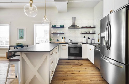 West Main Historic District Apartment | The Churchill@The 713! Large stylish suite on the Bourbon Trail, sleeps 12!