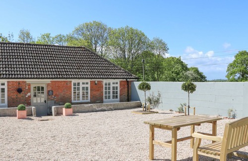 Shaftesbury Cottage | THE CIDER PRESS, MOTCOMBE, SHAFTESBURY, pet friendly in Motcombe