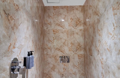 Chunchura Hotel | The Citi Residenci Hotel,Banskopa