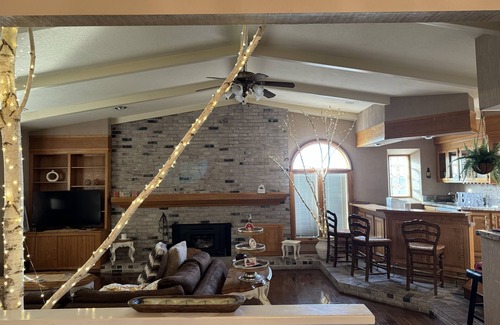 Porterville House | "The Citrus House on the Prairie"nFARM STAY RETREAT