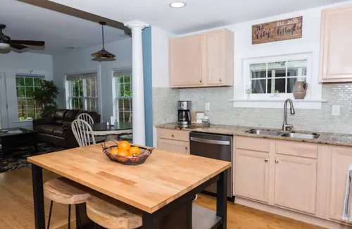 Southwest Raleigh House | The City Cottage, pet friendly, walk to shops, food & NCSU