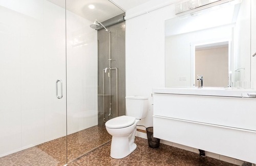 Bridgeland Apartment | The City Haven | Sleeps 4 |