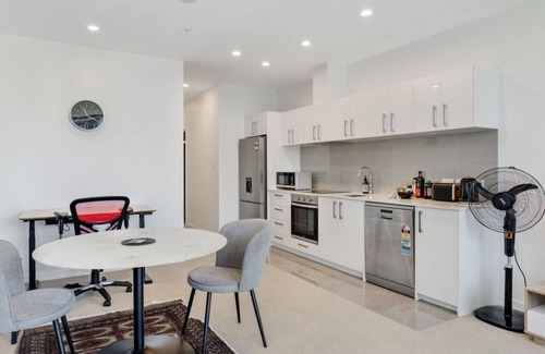 Newton Apartment | The CityScape Apartment with Wi-Fi and Balcony