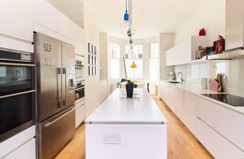Northcote House | The Clapham Crib - Spacious 4 Bdr House with Patio