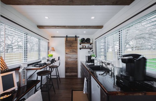 Waco Apartment | “The Classic” Tiny CargoHome 12 min. to Magnolia Silos/Baylor