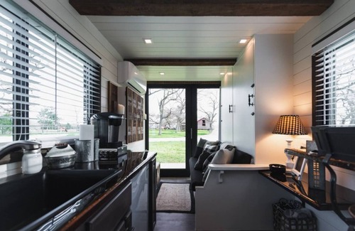 Waco Apartment | “The Classic” Tiny CargoHome 12 min. to Magnolia Silos/Baylor