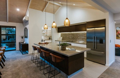 Wanaka House | The Clearview House | Lake View | Sleeps 9