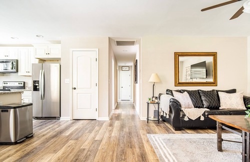 Keowee House | The Clemson Cottage | 3.6mi to Football Stadium
