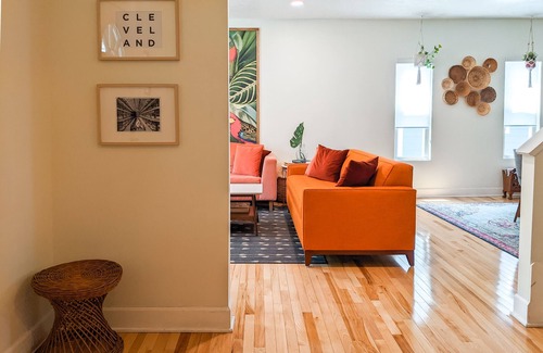 Detroit - Shoreway House | The Cleveland House - A Colorful Retreat Near Lake & Stadiums