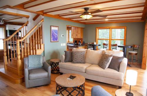 Town of Torrey House | The Cliff House Hot Tub Kayaks & Game Room