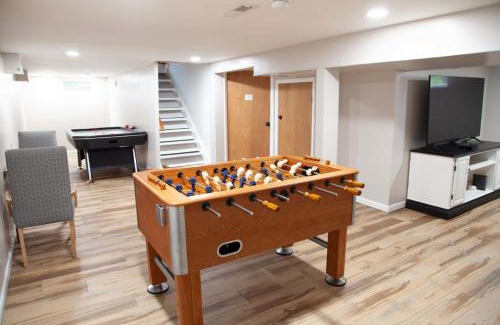 Town of Torrey House | The Cliff House Hot Tub Kayaks & Game Room