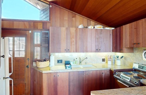 Bodega Bay House | The Cliff House: Panoramic Oceanfront Views by Famed Architect Carson Bowler.