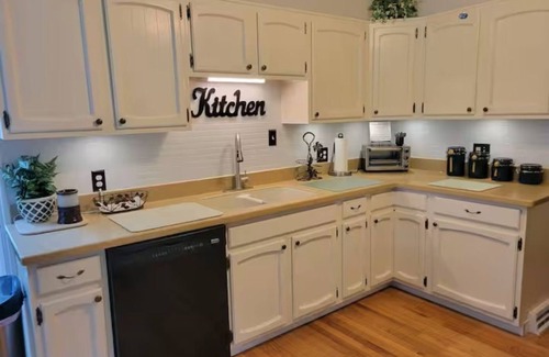 Charles Town House | The Cline House-Charming "Vintage Suite"-Suite A In Heart of Charles Town, WV!
