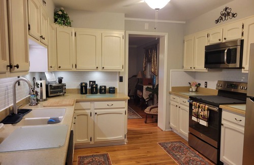 Charles Town House | The Cline House-Charming "Vintage Suite"-Suite A In Heart of Charles Town, WV!