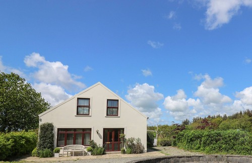 Haverfordwest Cottage | THE CLOVE, family friendly, with hot tub in Haverfordwest
