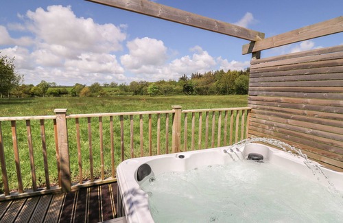 Haverfordwest Cottage | THE CLOVE, family friendly, with hot tub in Haverfordwest