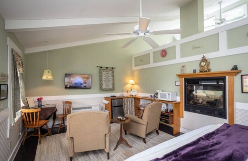 Harrisonburg Apartment | The Clover - Cottage