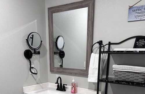 Roseburg Cottage | The Club House @ The Double U