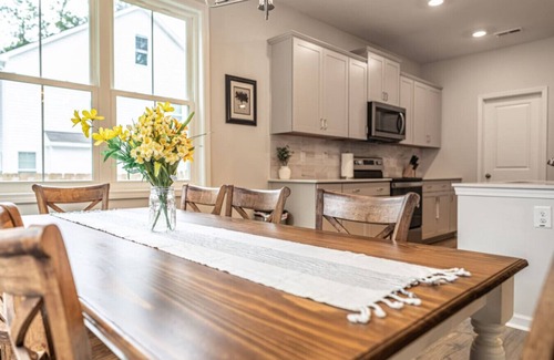 Aberdeen Apartment | The Clubhouse Retreat on Glasgow - Downtown Aberdeen