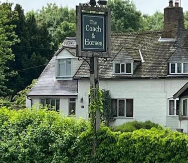 Cuddesdon Hotel | The Coach and Horses