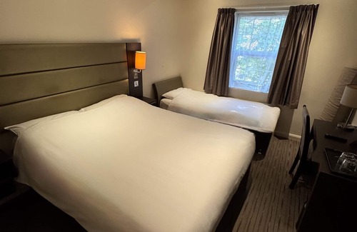 Castleton Hotel | The Coach & Horses Hotel