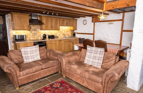 Pyle Apartment | The Coach House 4 bed, 4 bathroom cottage