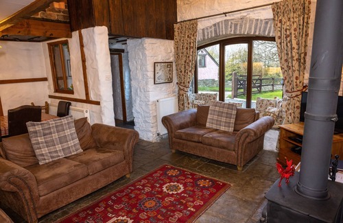 Pyle Apartment | The Coach House 4 bed, 4 bathroom cottage