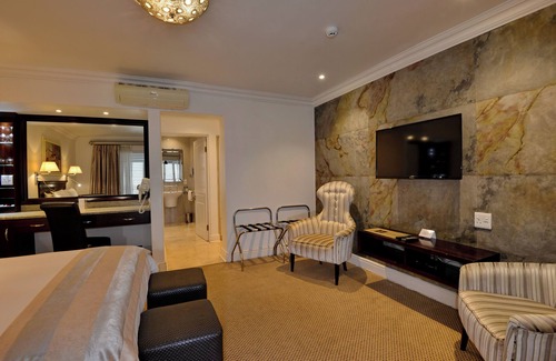 Drakenstein House | The Coach House at Val du Charron