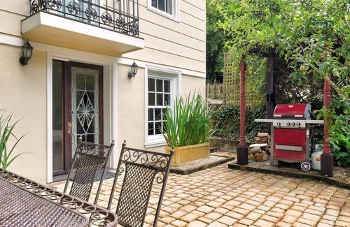 Mount Victoria House | The Coach House | 2 bedroom historical regional escape