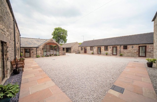 Newton Grange Cottage | The Coach House -Cottage for two in the Peak District, access to High Peak Trail