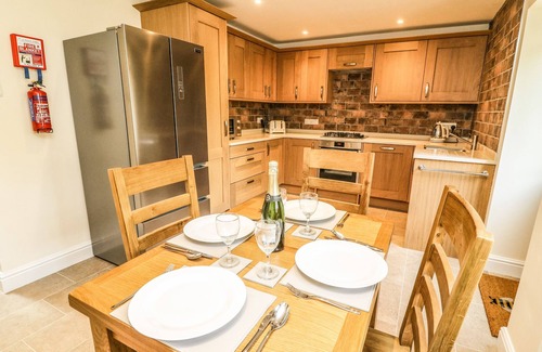 Arnside House | THE COACH HOUSE, family friendly, with a garden in Arnside