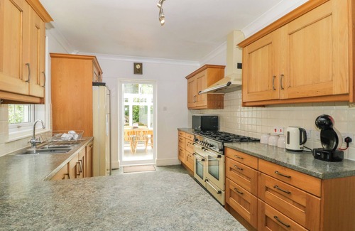 Dawlish House | THE COACH HOUSE, family friendly, with open fire in Teignmouth