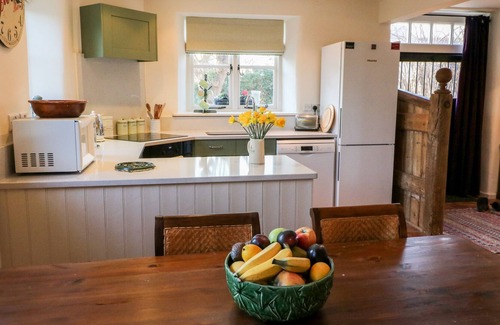 Barrowden Cottage | THE COACH HOUSE, family friendly, with a garden in Barrowden