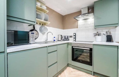 Little Sutton Apartment | The Coach House, 3 bed apartment with free off-street parking in Ellesmere Port