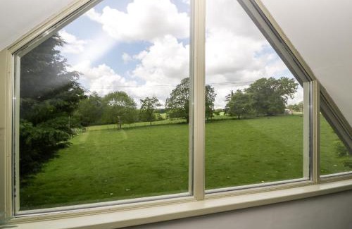 Ludwel Apartment | The Coach House