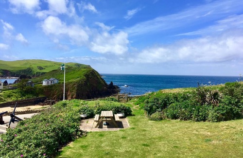 Hope-Cove Cottage | The Coach House, Hope Cove, cliff top location, stunning views, by the beach