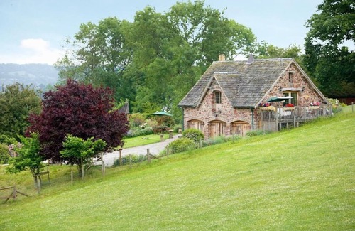 Boraston Cottage | The Coach House is a retreat from the outside world.