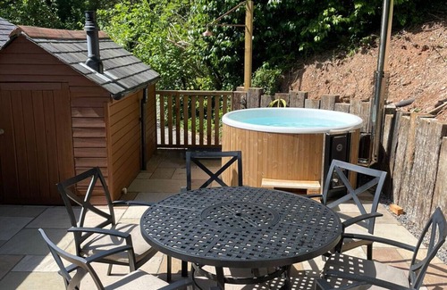 Kingsbridge Cottage | The Coach House @ Lower Coombe Royal with Hot Tub